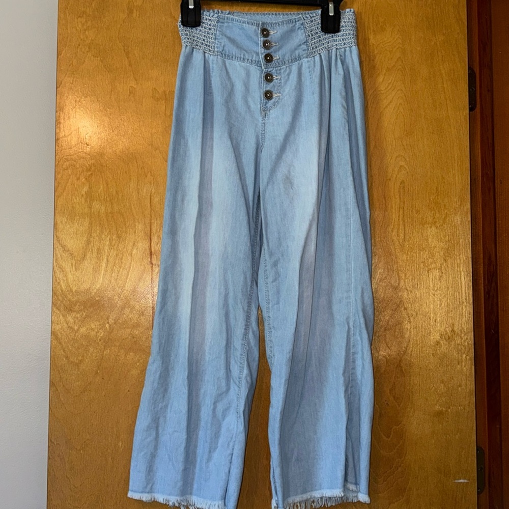Used wide leg jegging summer pant. Size S